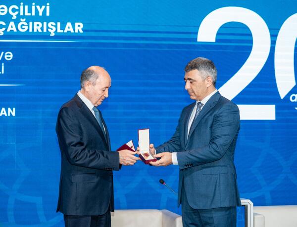 Fikrət Məmmədov “Məhkəmə-Hüquq Şurasının 20 illik yubiley medalı” ilə təltif olundu –