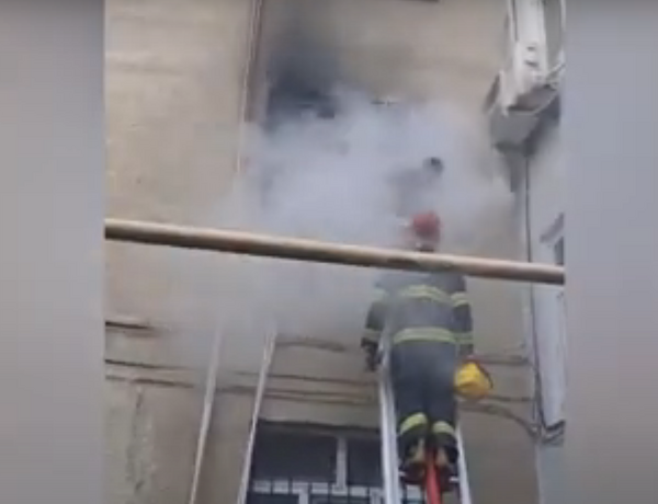 Bakıda yaşayış binasında yanğın – 22 nəfər təxliyə edildi –