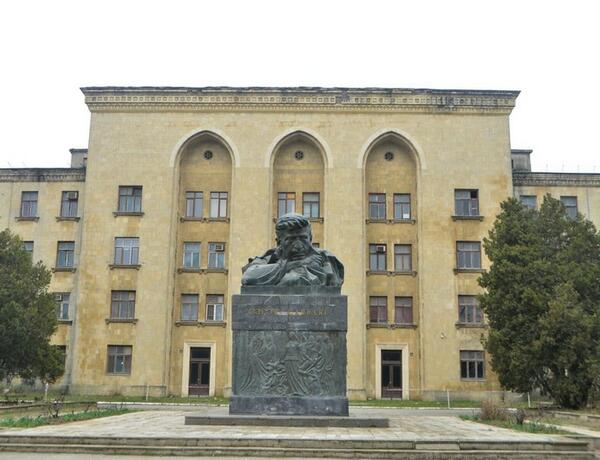 Partlayış kinostudiyanın anbarında baş veribmiş –