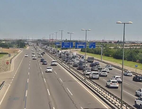 Aeroport şosesində yol qəzası oldu, sıxlıq yarandı