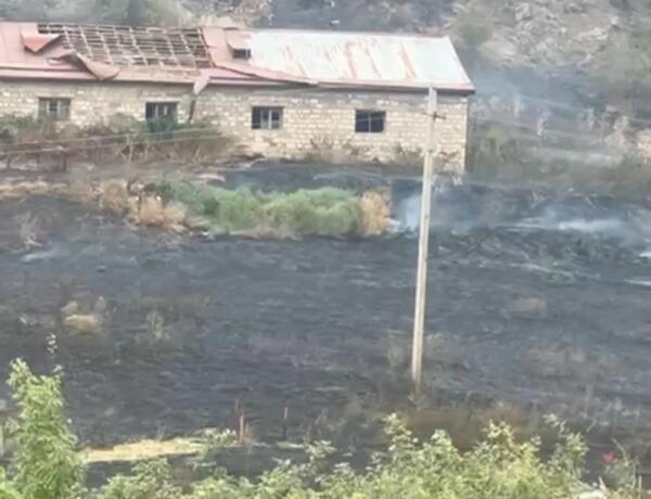 Şuşanın Böyük Qaladərəsi kəndində qısaqapanma nəticəsində yanğın olub