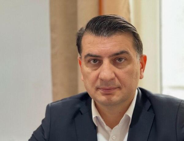 “Uşağımı qaçırmaqla təhdid etdi” –