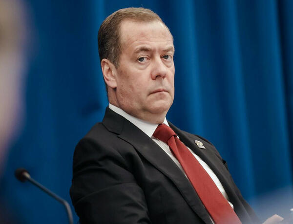 Medvedev: “Rusiyaya qarşı 30 minə yaxın qanunsuz sanksiya tətbiq edilib”
