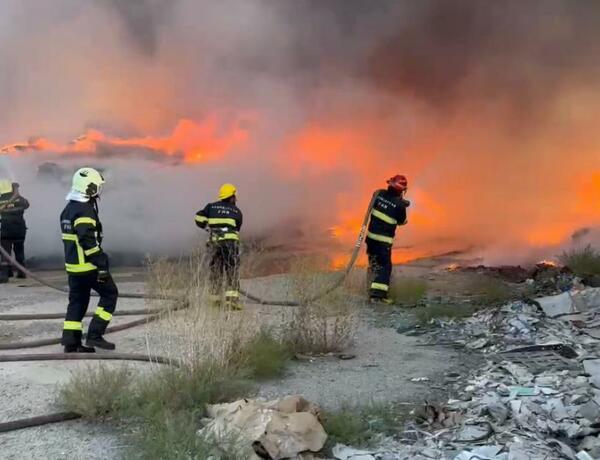 Sumqayıtda karton məmulatları zavodunda yanğın oldu –