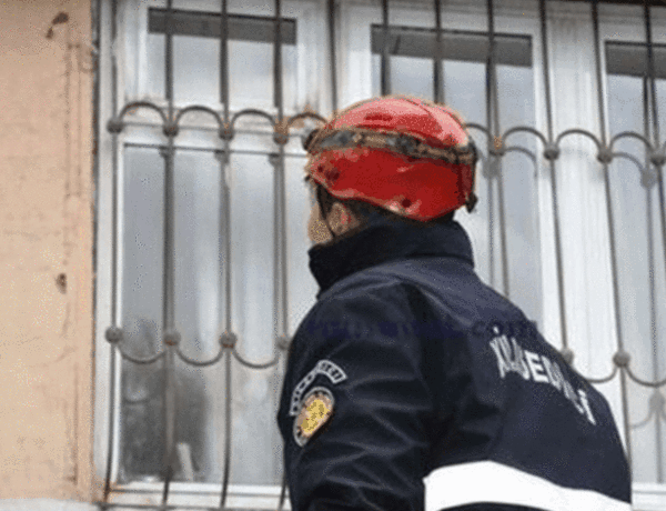 Bakıda mənzildə köməksiz qalan uşaq xilas edildi
