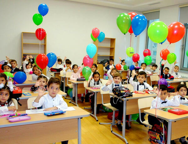Azərbaycanda birinci sinifə gedən şagirdlərin sayı azalır –