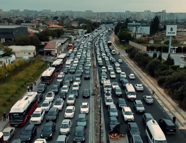 Bakının bir sıra yollarında sıxlıq var –