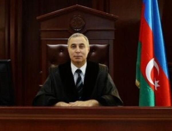 Tanınmış hakim təqaüdə göndərildi