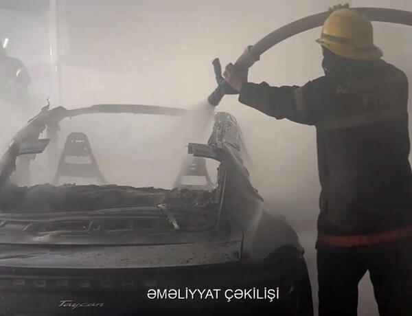 Bakıda avtomobil sexində təmirə dayanan “Porsche” yandı –