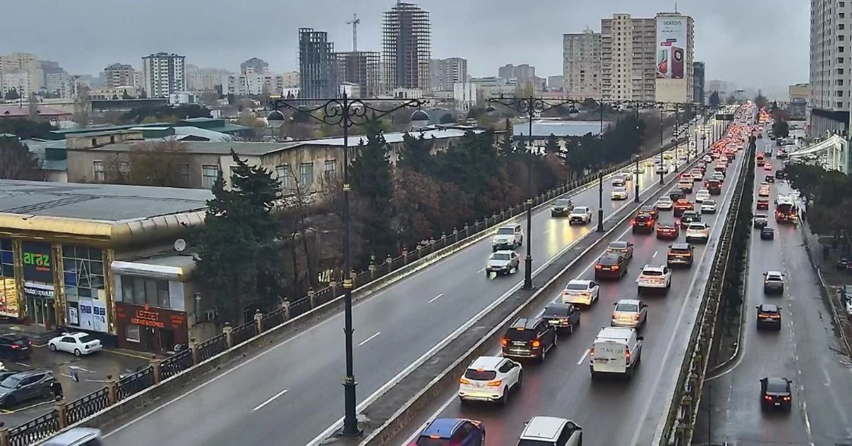 Bakının bəzi yollarında tıxac var –