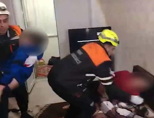 Xırdalanda üç nəfər bağlı qapı arxasında huşsuz vəziyyətdə aşkarlandı –