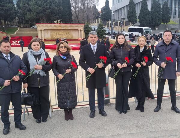 Bakı 8 saylı Mediasiya Təşkilatının üzvləri Şəhidlər xiyabanını ziyarət edib –