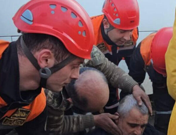 Lənkəranda avtobusun altında qalan kişi xilas edildi –