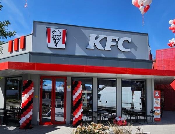“KFC”nin işçisi ana və oğlunu maşınla vurub öldürdü