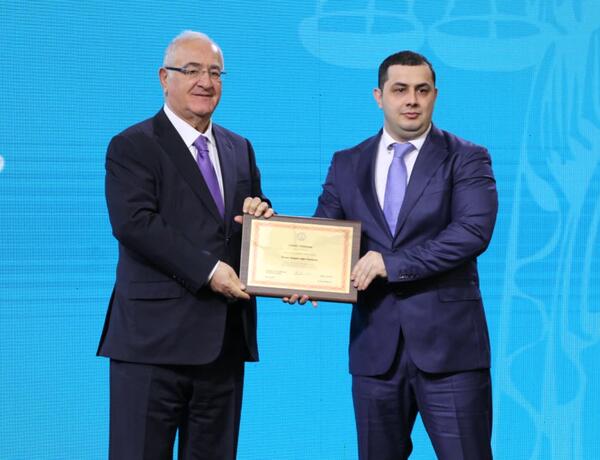 Hakim Orxan Həsənov təltif olundu