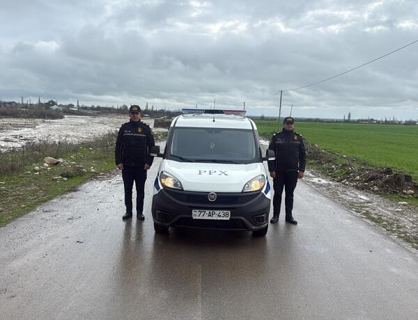 Sel suları Ağsuda yolu yararsız vəziyyətə saldı –