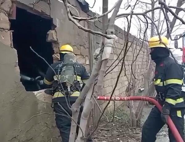 Binəqədidə anbarda baş verən yanğın tam söndürüldü –