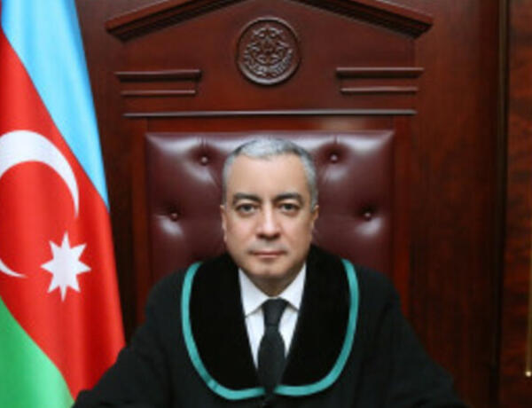 Məhkəmədə diz çöküb yalvardı… – Hakim qanuni qərarla sevindirdi