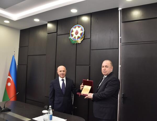 Tanınmış hakim təqaüdə göndərildi