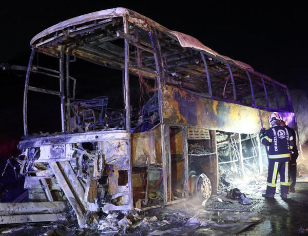 Türkiyədə avtobus yanıb kül oldu: 8 ölü, 33 yaralı var –