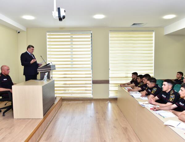 Xəzər Rayon Məhkəməsinin sədri Polis Akademiyasında mühazirə deyib –