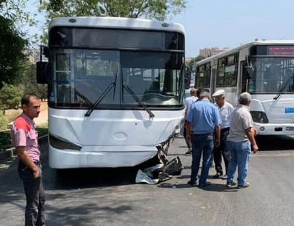 Binədə iki avtobus toqquşub, 22 nəfər xəsarət alıb