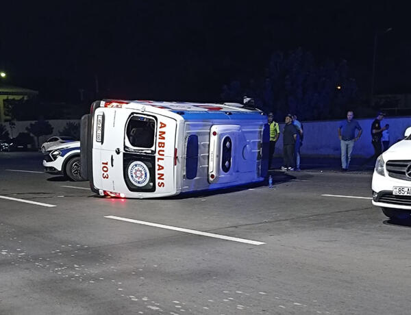 Naxçıvanda təcili tibbi yardım avtomobili aşdı, 4 nəfər xəsarət aldı –