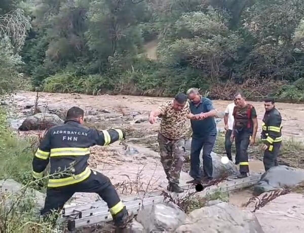 Tovuzda çayda köməksiz vəziyyətdə qalan iki nəfər xilas edildi