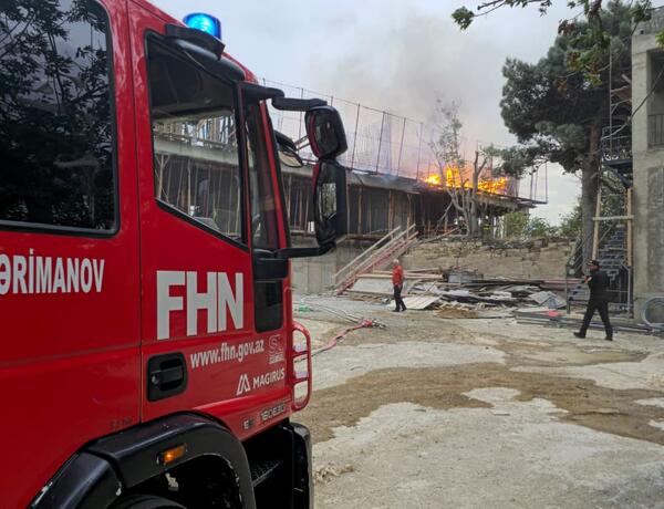 Binəqədidə yarımtikilidə yanğın oldu –