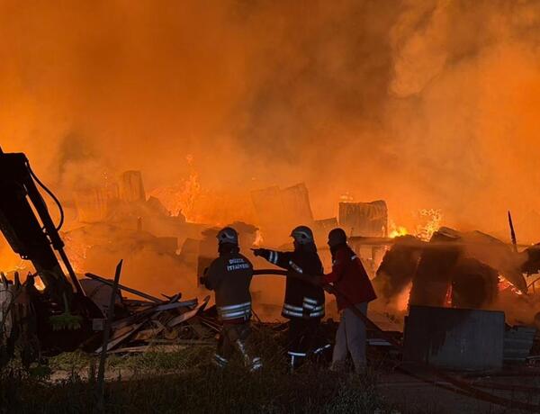 Bakıda 10 otaqlı ev yandı –