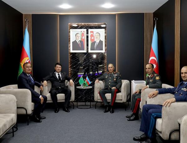 Azərbaycanın Baş Qərargah rəisi Türkmənistan hərbi nümayəndə heyəti ilə görüşdü