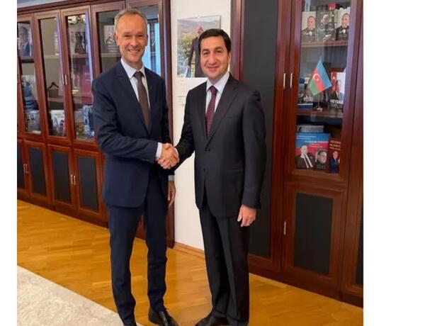 Hikmət Hacıyev Litva səfiri ilə ikitərəfli münasibətləri müzakirə etdi