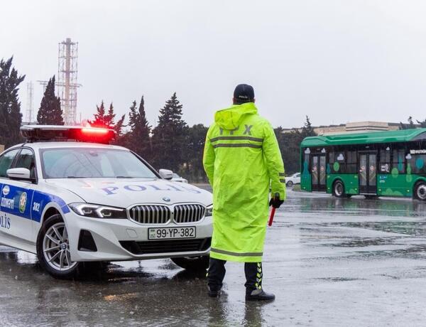 Yol polisi hava şəraiti ilə bağlı hərəkət iştirakçılarına müraciət etdi