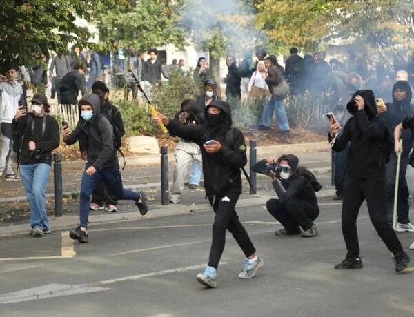 Fransada şagird etirazları genişlənir: məktəb və avtobuslar yandırılıb