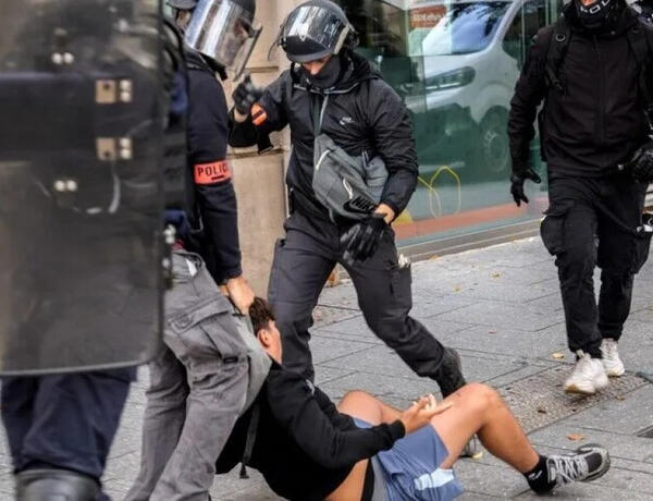 Fransada lisey şagirdi polis tərəfindən açılan atəşdən sonra bir gözünü itirdi