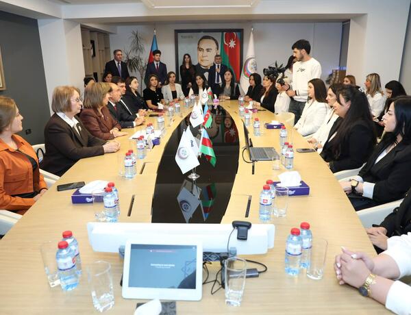 Şəhid xanımlarının təhsilinə dəstək proqramı çərçivəsində görüş keçirildi –