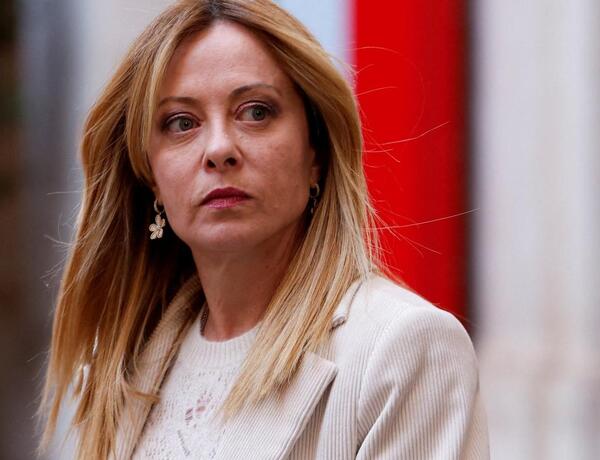 Meloni səsini qorumaq üçün qeydiyyatdan keçdi