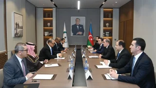 Azərbaycan və İƏT gələn il Bakıda keçiriləcək sammitə hazırlığı müzakirə etdilər
