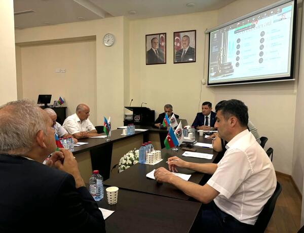 Vəkillərin icbari təlimləri uğurla davam edir –