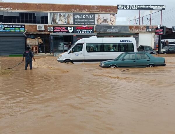 Güclü yağışdan sonra muzeyi su basdı