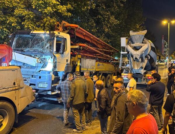 Betonqarışdıran maşın 7 avtomobilə çırpıldı