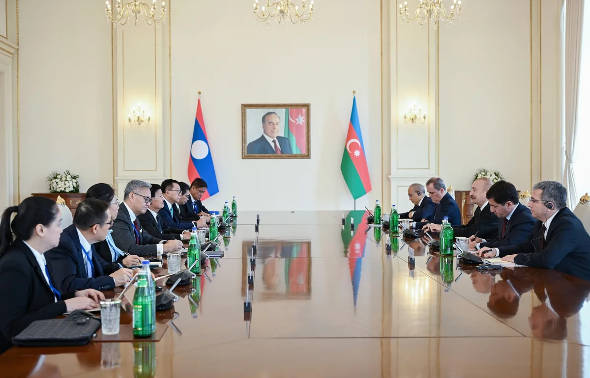 İlham Əliyevin Laos Prezidenti ilə geniş tərkibdə görüşü oldu –