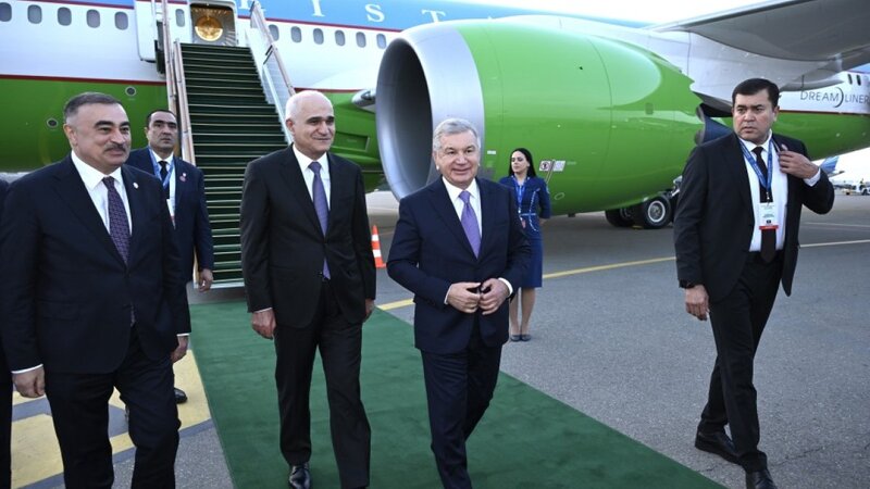 Şavkat Mirziyoyev Azərbaycana səfərə gəldi –