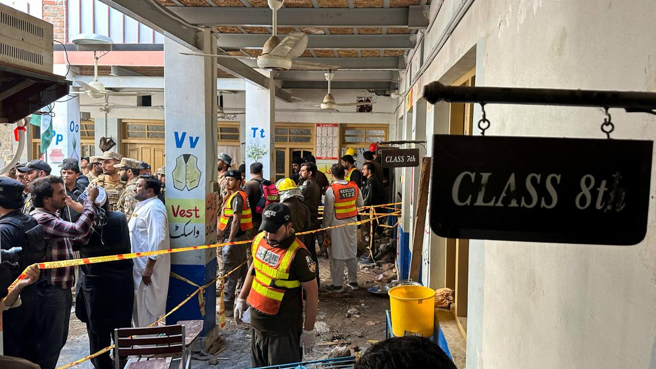 Pakistanda məktəbin damının uçması nəticəsində 33 nəfər öldü  –
