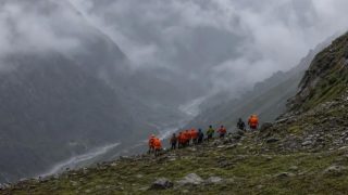 Hindistanda göyərtəsində altı nəfərin olduğu helikopter qəzaya uğradı