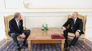 Prezident İlham Əliyev Fərhad Xəlilova “İstiqlal” ordenini təqdim etdi – FOTO
