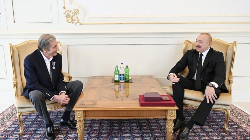 Prezident İlham Əliyev Fərhad Xəlilova “İstiqlal” ordenini təqdim etdi – FOTO