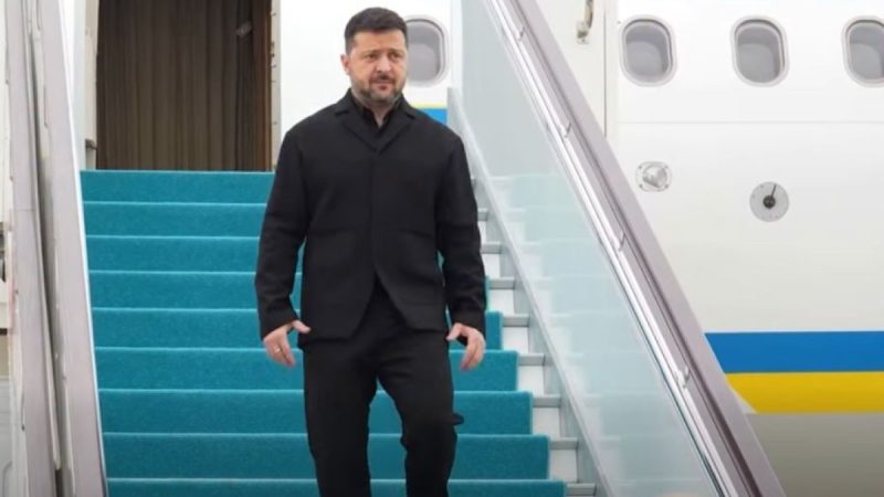 Zelenski Türkiyəyə səfər edib