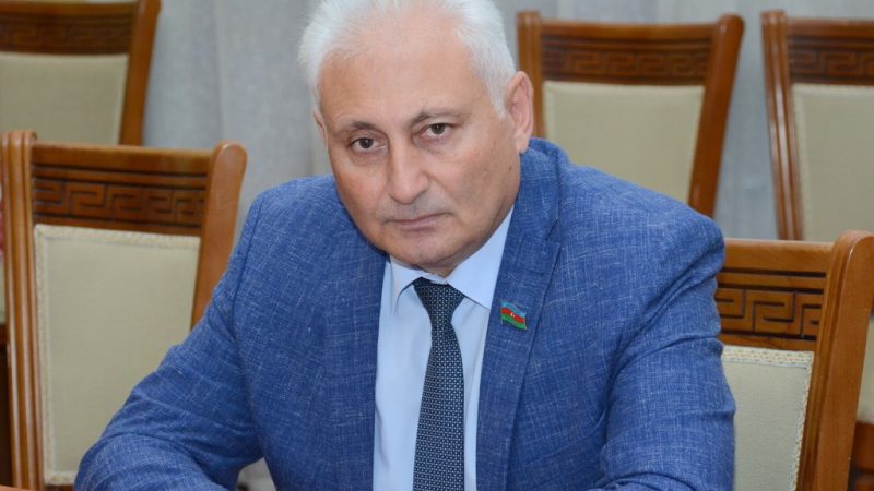 Deputat məhkəmə hakimləri ilə bağlı narazılıq etdi