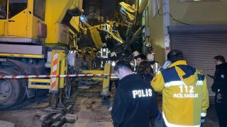İstanbulda bina çökdü